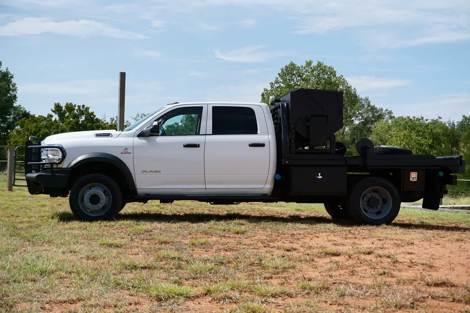 Used 2019 RAM 5500 Tradesman w/ Electrical Accessory Group AWD/4WD image 2