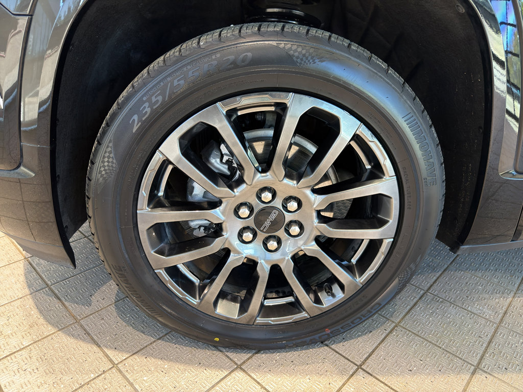 Used 2023 GMC Acadia Denali w/ Black Diamond Edition image 9