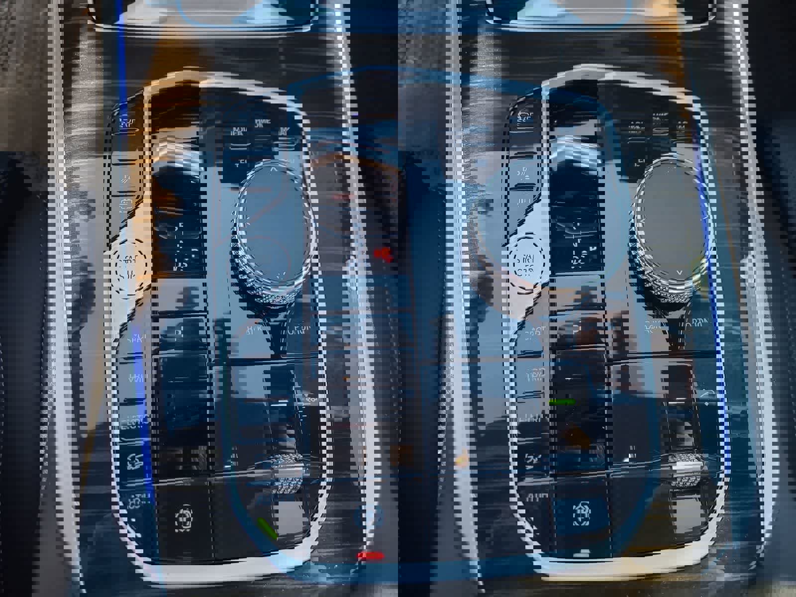 Used 2024 BMW X5 xDrive50e image 25