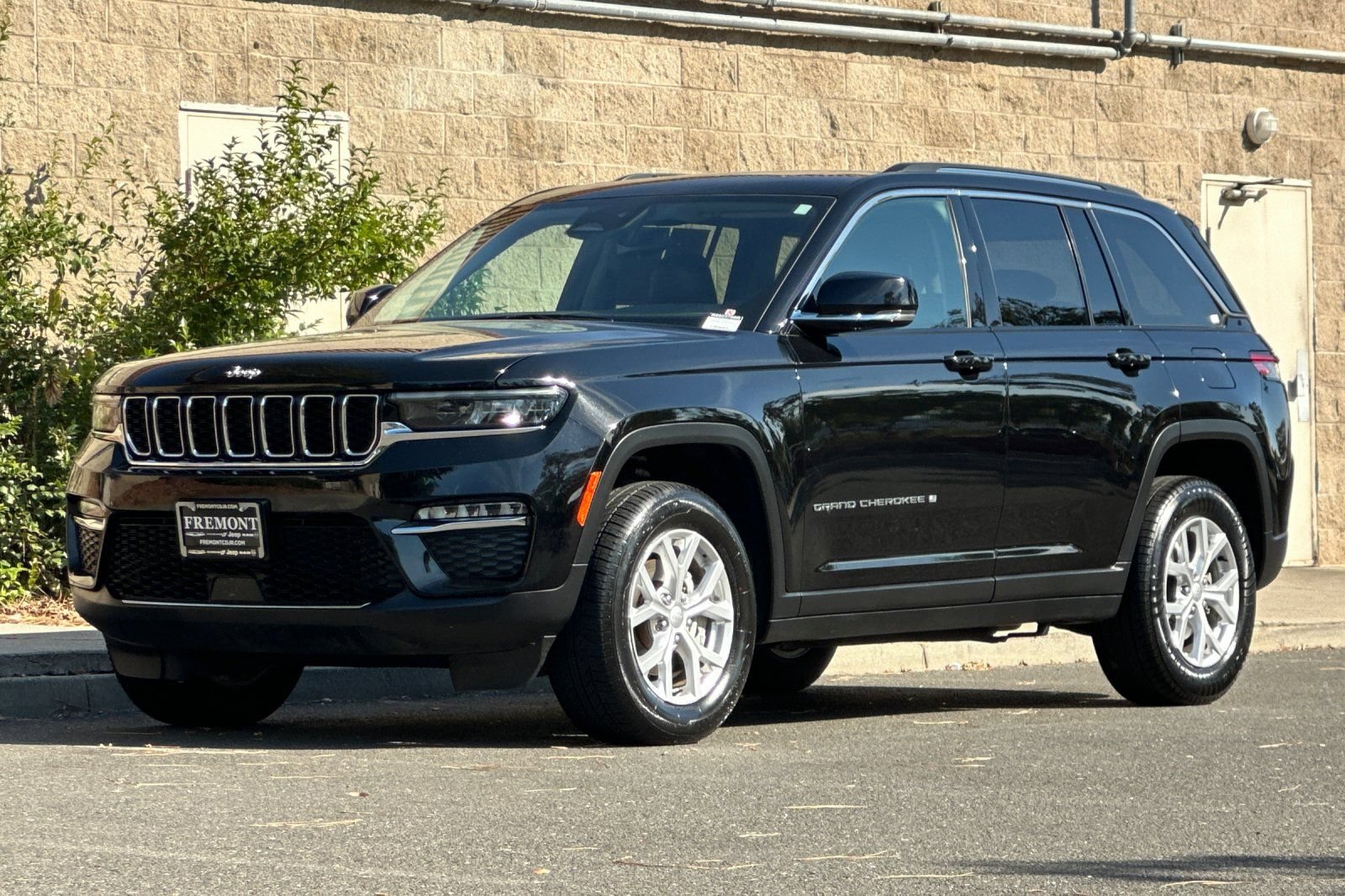 Used 2024 Jeep Grand Cherokee Limited AWD/4WD image 7