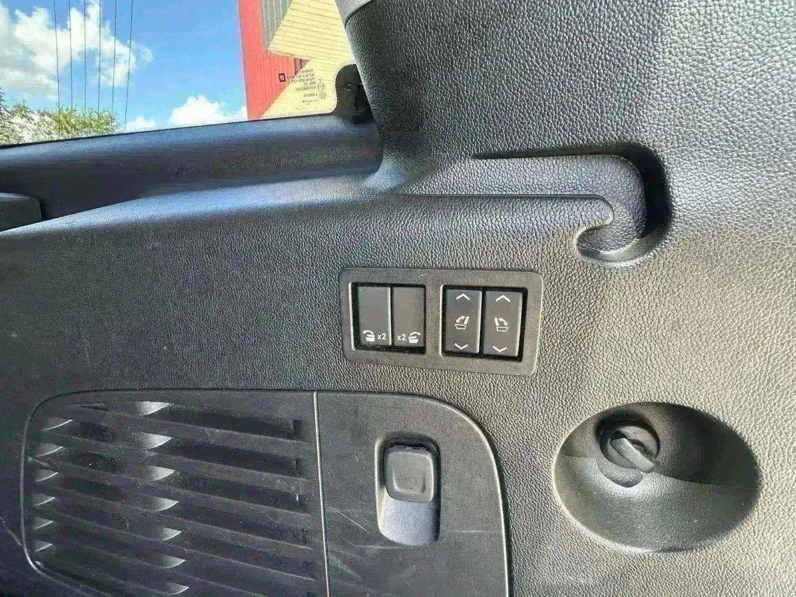 Used 2018 GMC Yukon XL Denali w/ Denali Ultimate Package image 37