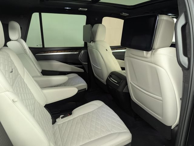 Used 2025 Cadillac Escalade Sport Platinum w/ LPO, Floor Liner Package AWD/4WD image 21