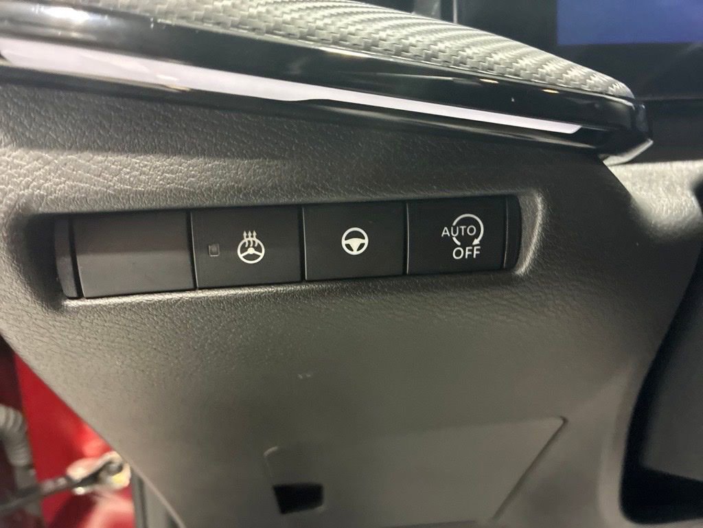 Used 2025 Nissan Kicks SR w/ SR Premium Package FWD image 18
