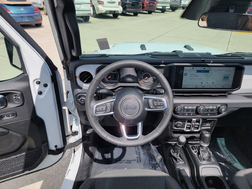 Used 2026 Jeep Wrangler Unlimited Sahara AWD/4WD image 18