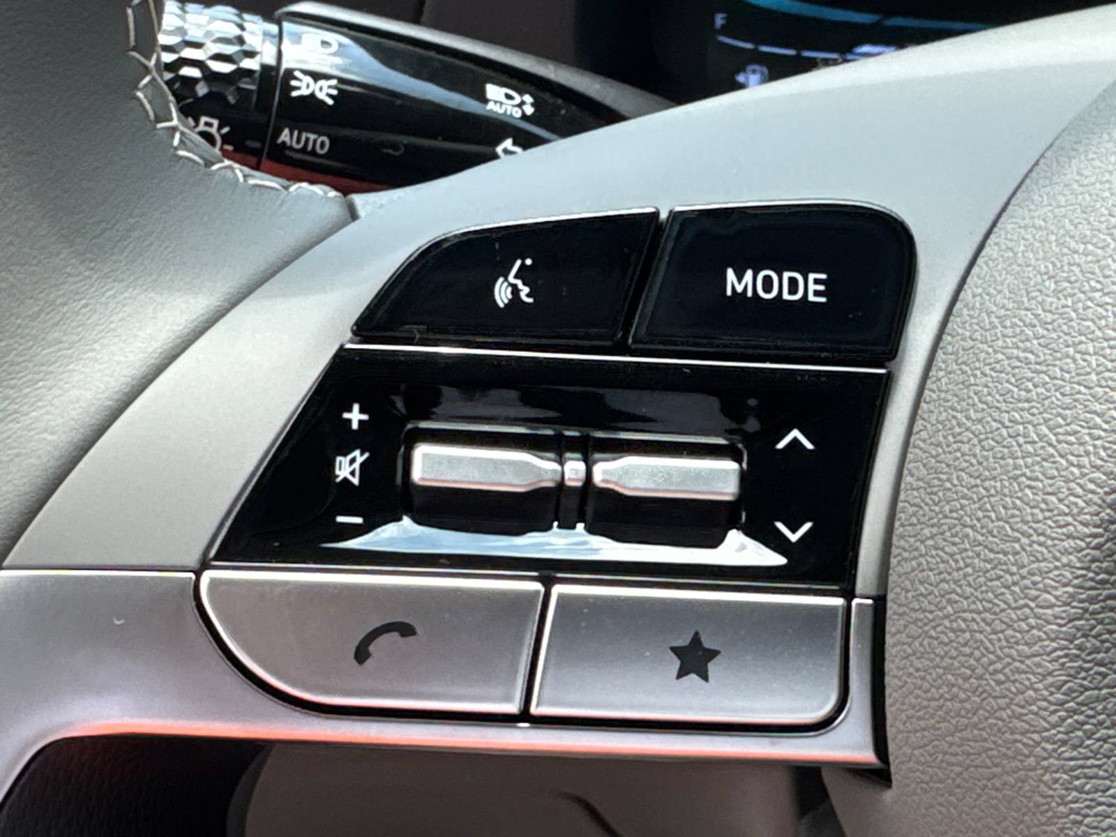 Certified 2025 Hyundai Elantra Sport FWD image 24