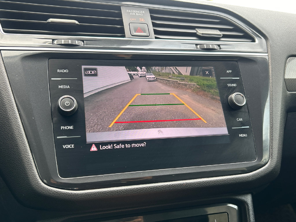 Used 2024 Volkswagen Tiguan SE AWD/4WD image 17