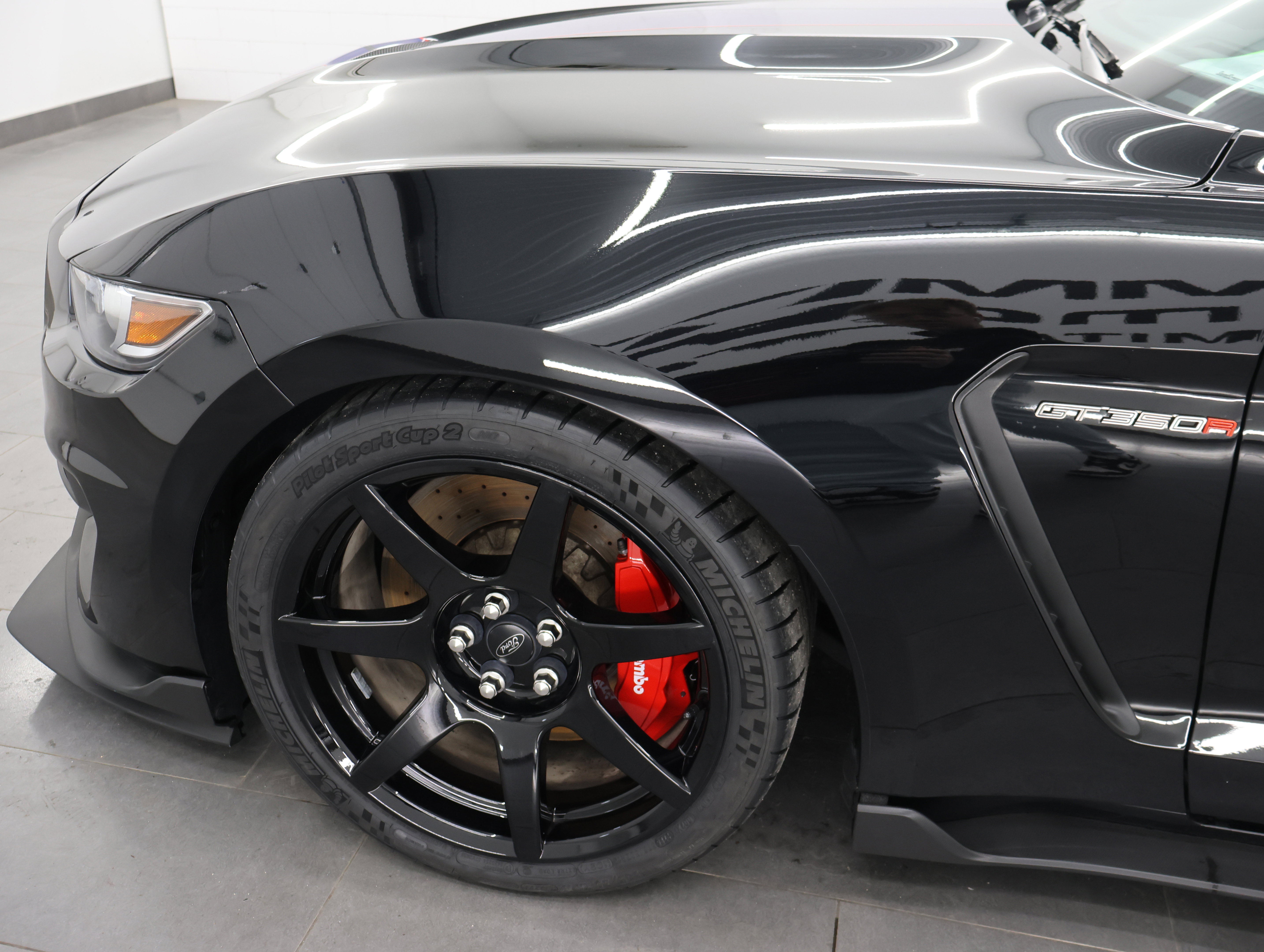 Used 2016 Ford Mustang Shelby GT350R w/ GT350R Equipment Group 920A RWD image 40