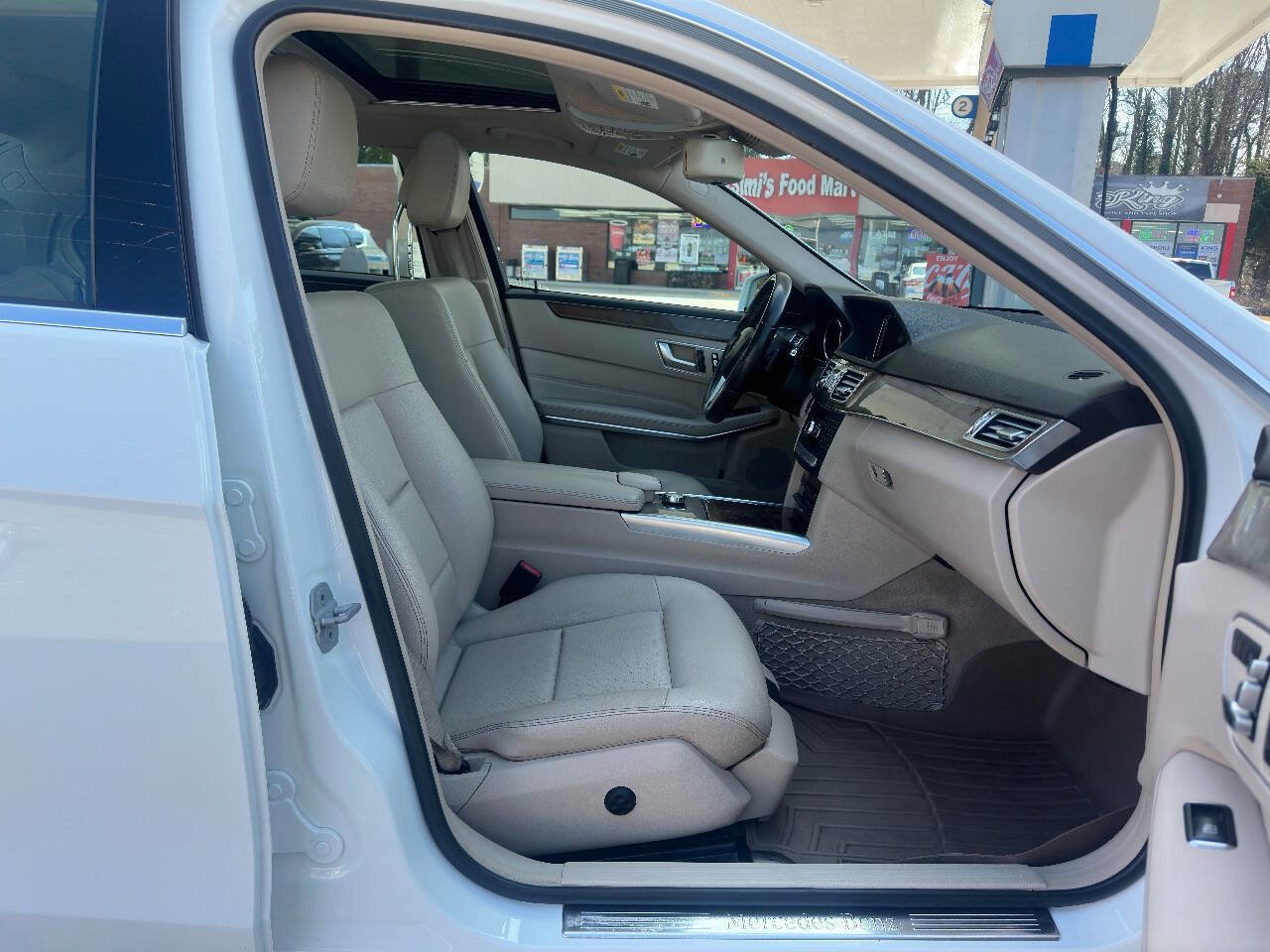 Used 2014 Mercedes-Benz E 350 4MATIC Sedan image 10