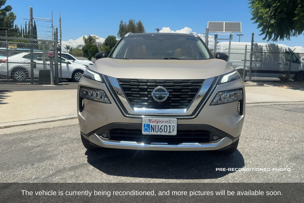 Used 2021 Nissan Rogue Platinum AWD/4WD image 2