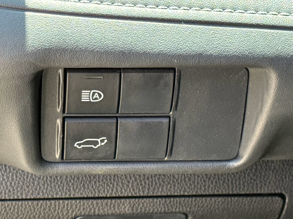 Used 2022 Toyota Highlander XLE FWD image 23