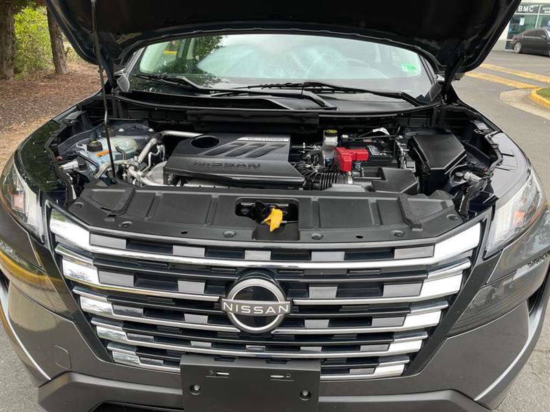 Used 2024 Nissan Rogue SV image 90