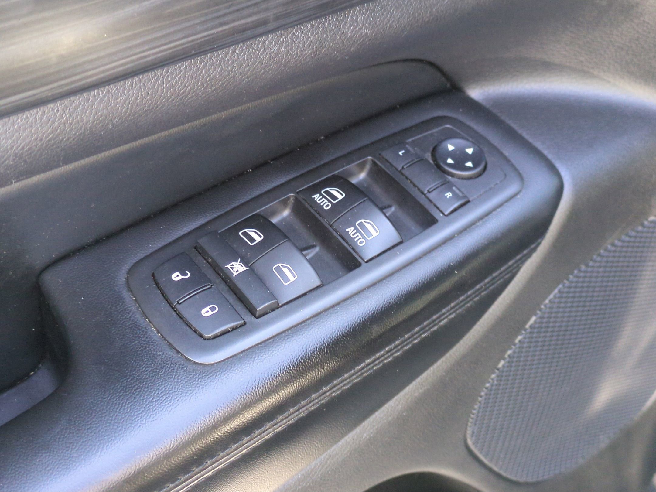 Used 2019 Jeep Grand Cherokee Laredo AWD/4WD image 15