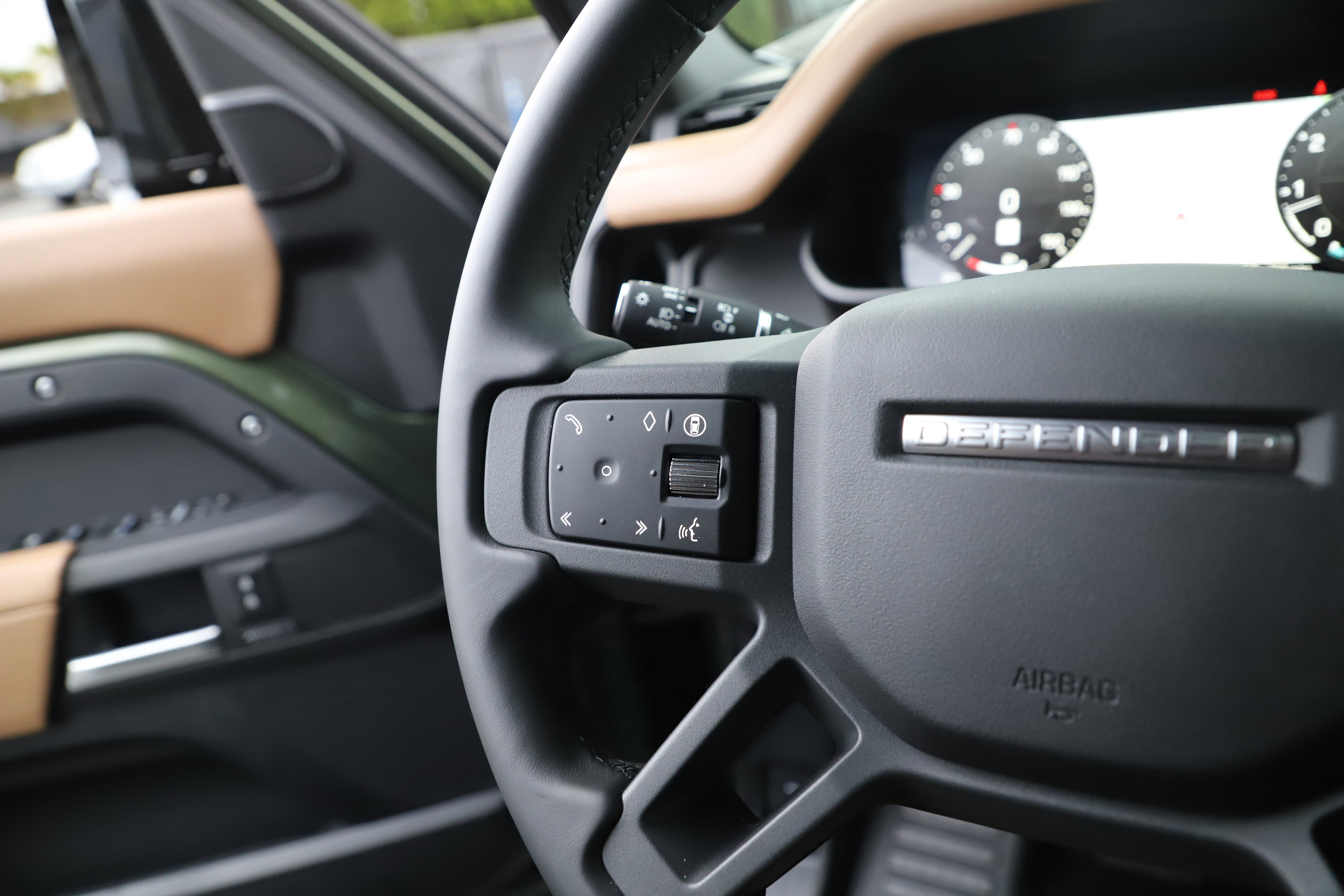 New 2026 Land Rover Defender 110 X-Dynamic SE image 25