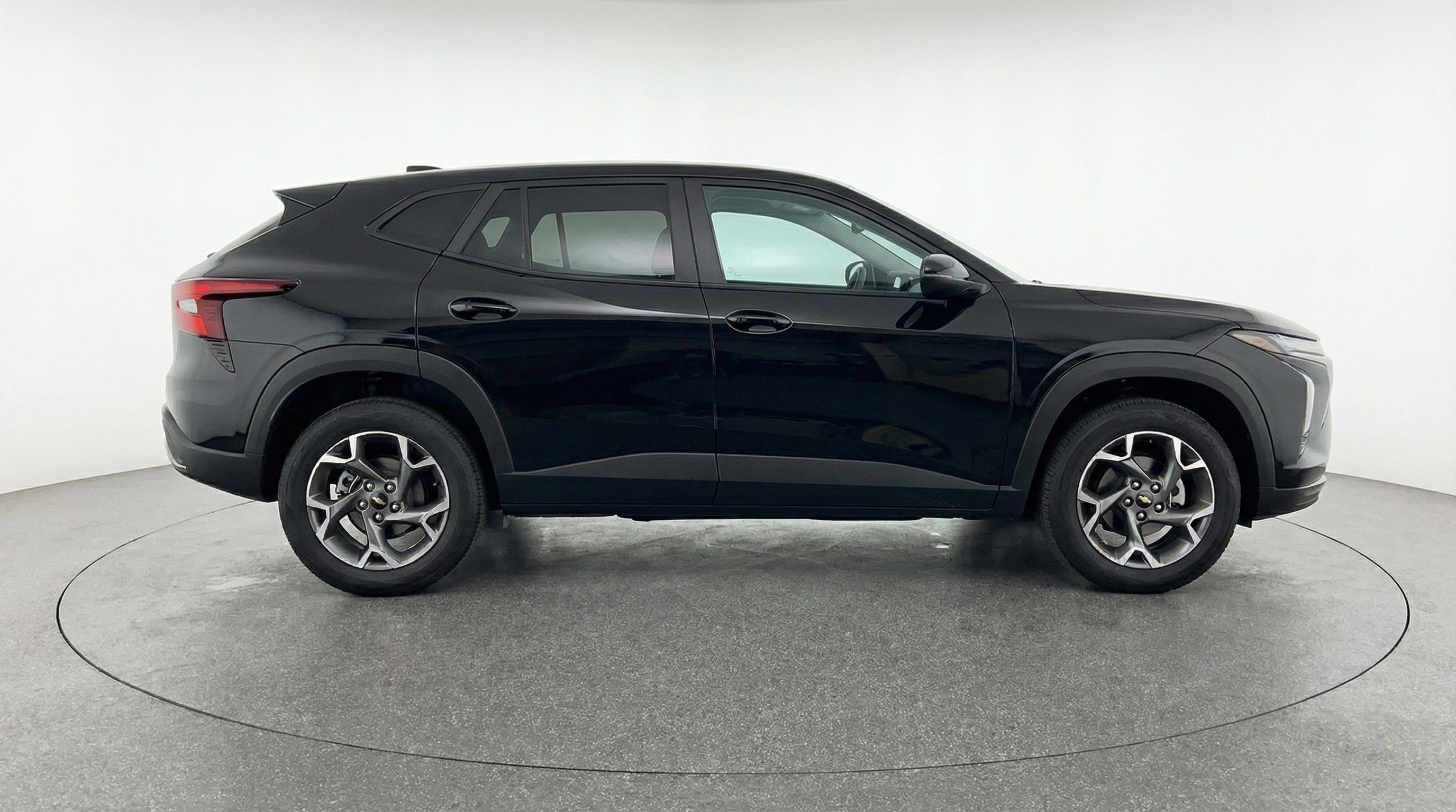 Used 2025 Chevrolet Trax LT image 11