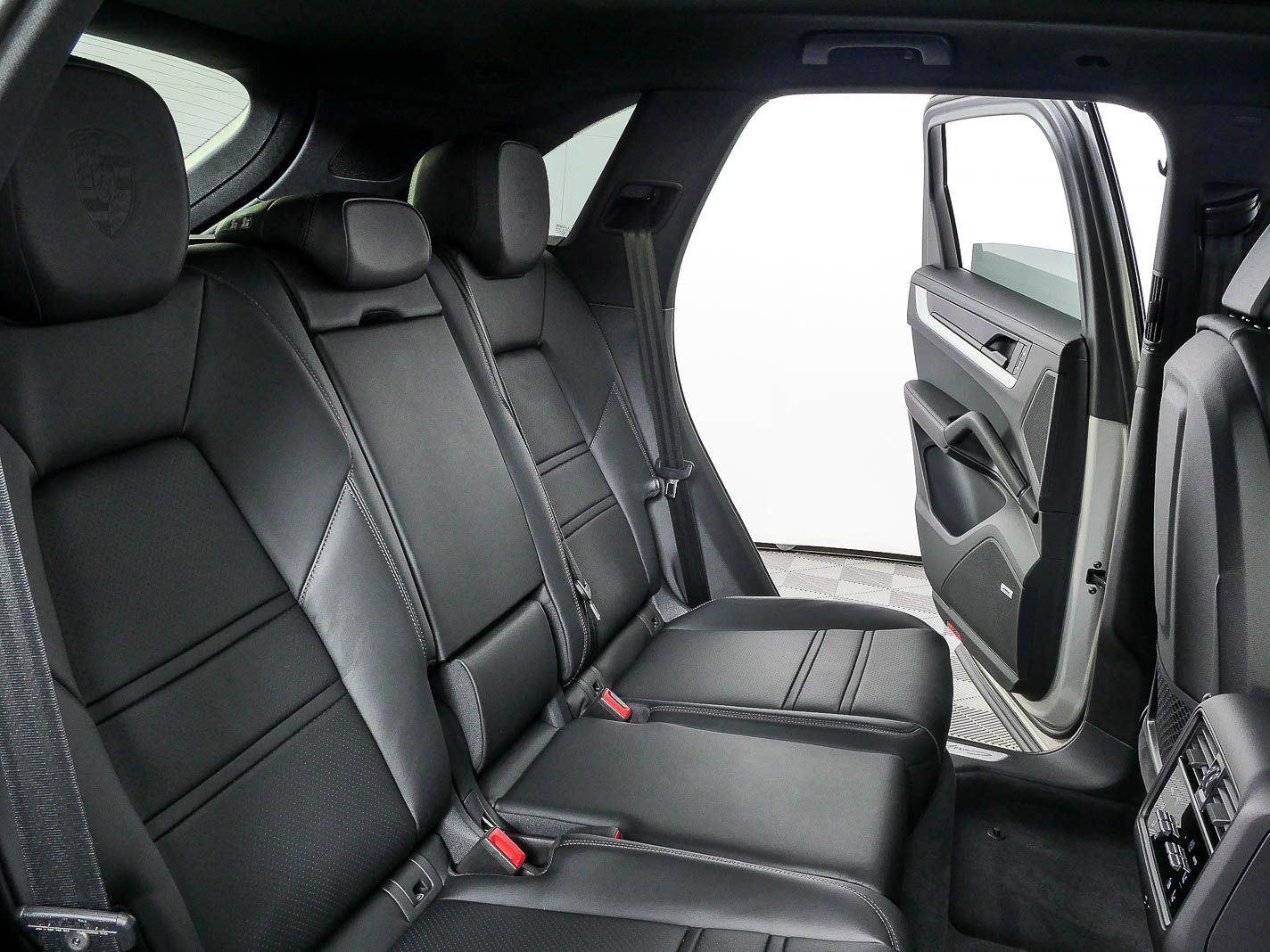 New 2026 Porsche Cayenne AWD/4WD image 23