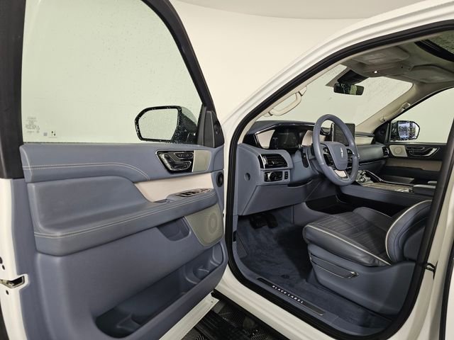 Used 2020 Lincoln Navigator Black Label w/ Cargo Convenience Package image 26