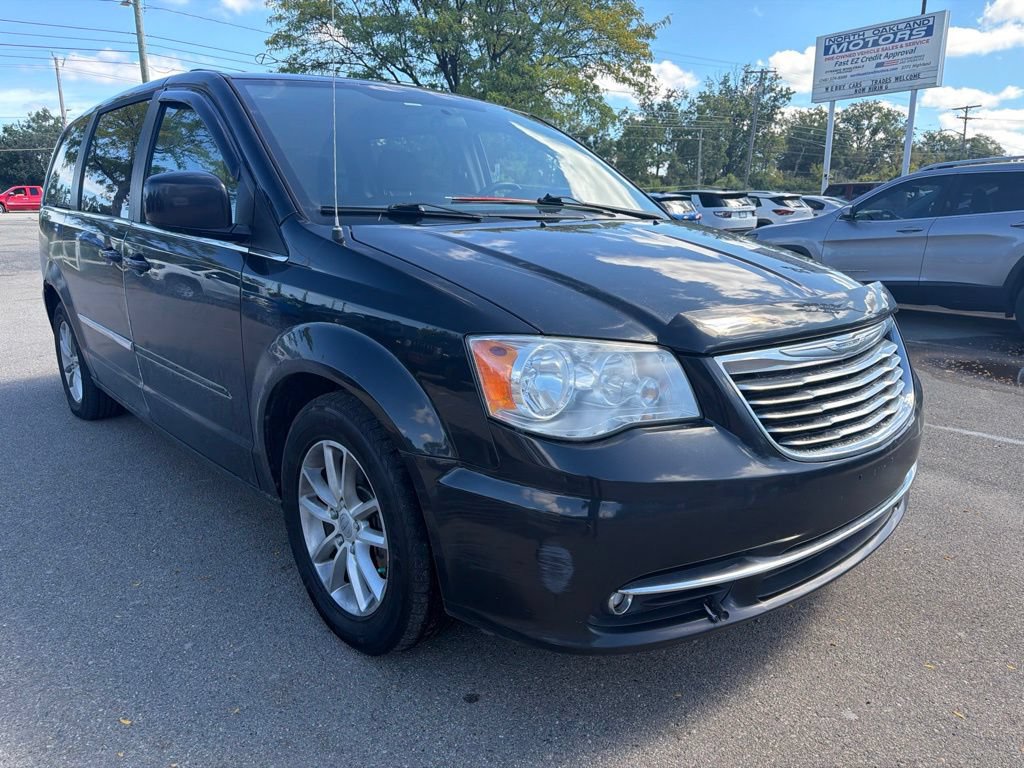 Used 2015 Chrysler Town & Country Touring FWD image 3