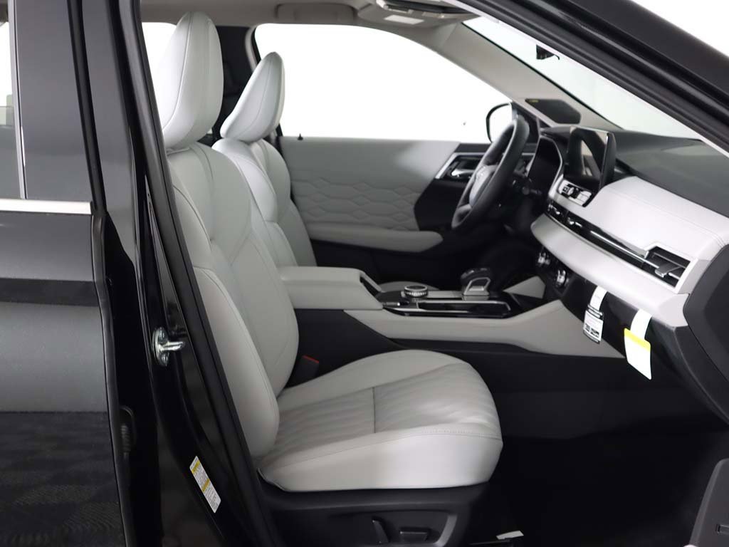 New 2025 Mitsubishi Outlander AWD image 33