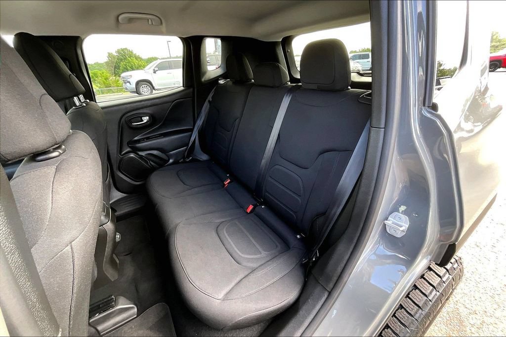 Used 2022 Jeep Renegade Latitude AWD/4WD image 24