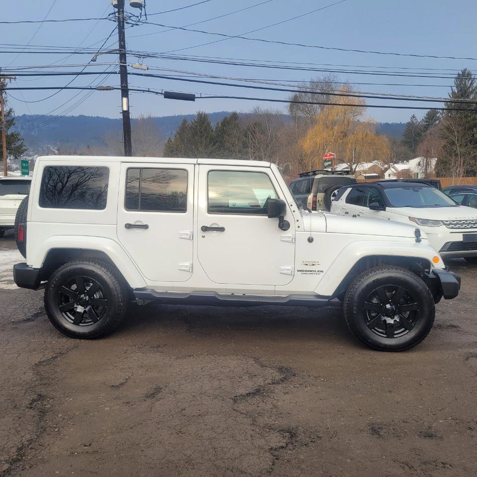 Used 2017 Jeep Wrangler Unlimited Sahara w/ Connectivity Group image 9