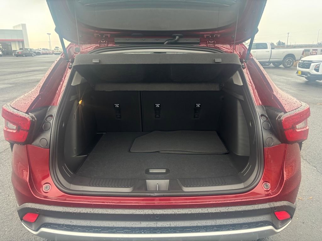 New 2025 Chevrolet Trax LT w/ Driver Confidence Package image 34