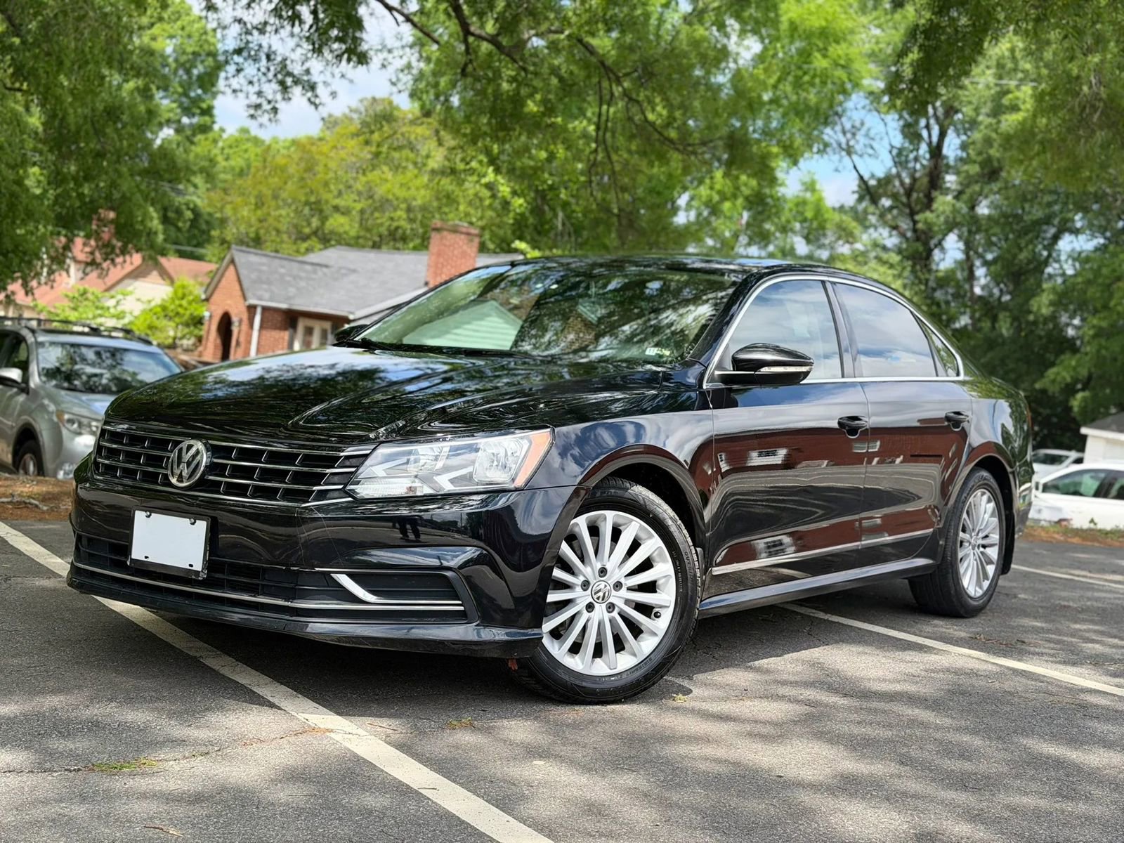 Used 2017 Volkswagen Passat 1.8T SE FWD image 2