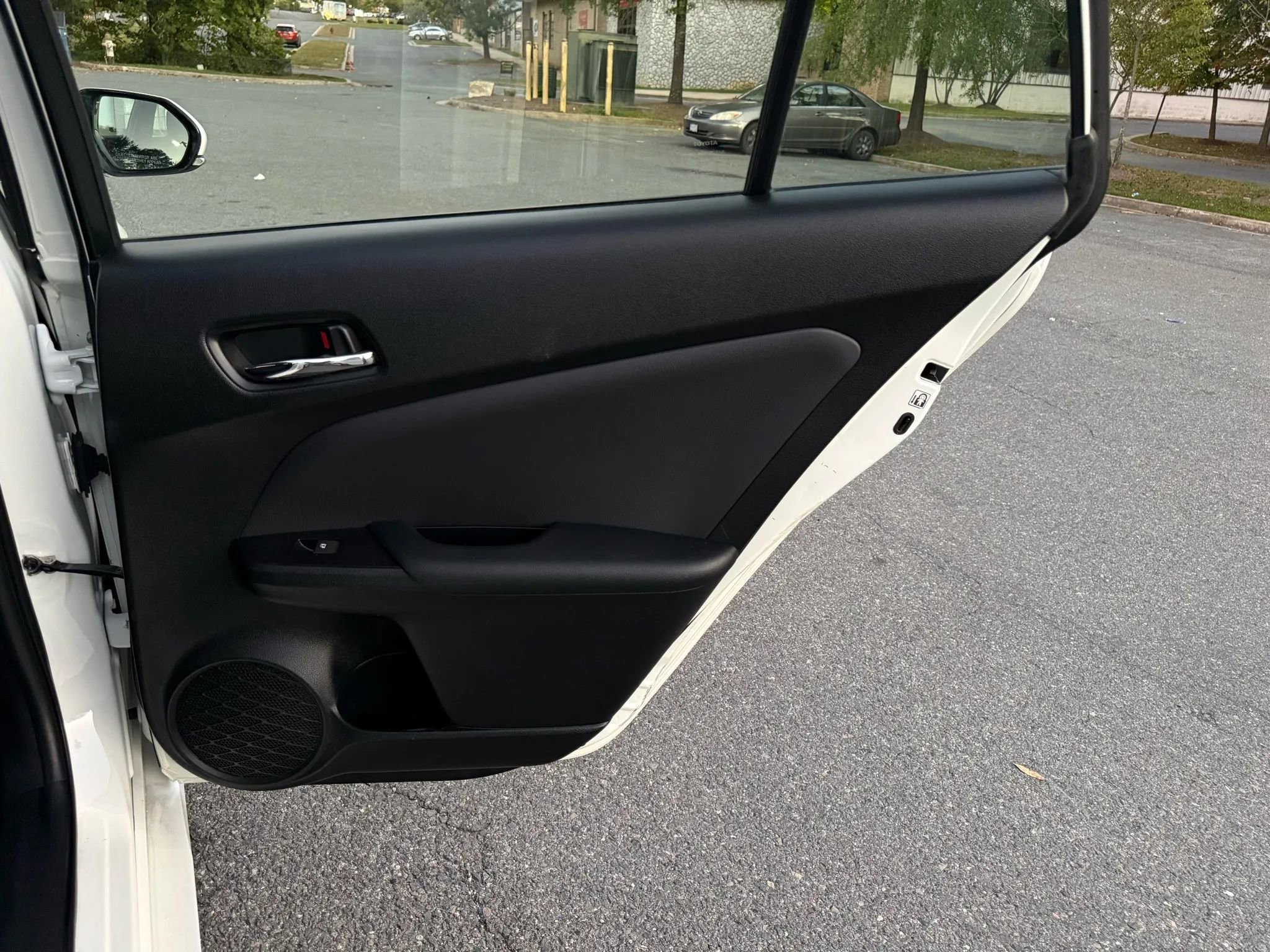 Used 2018 Toyota Prius Prime Plus w/ Carpet Mat Package image 26