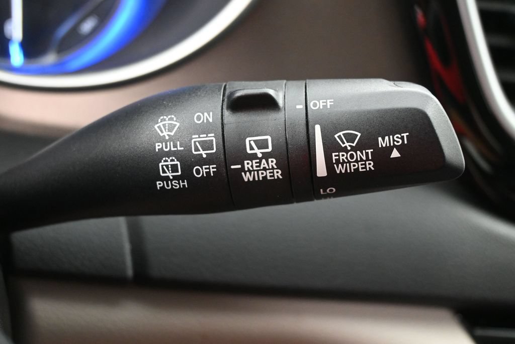 Used 2022 Chrysler Voyager LX FWD image 16