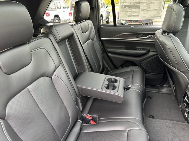 New 2026 Chrysler Pacifica Select image 19