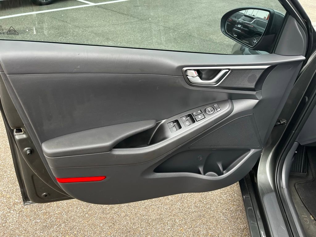 Used 2022 Hyundai Ioniq SEL image 32