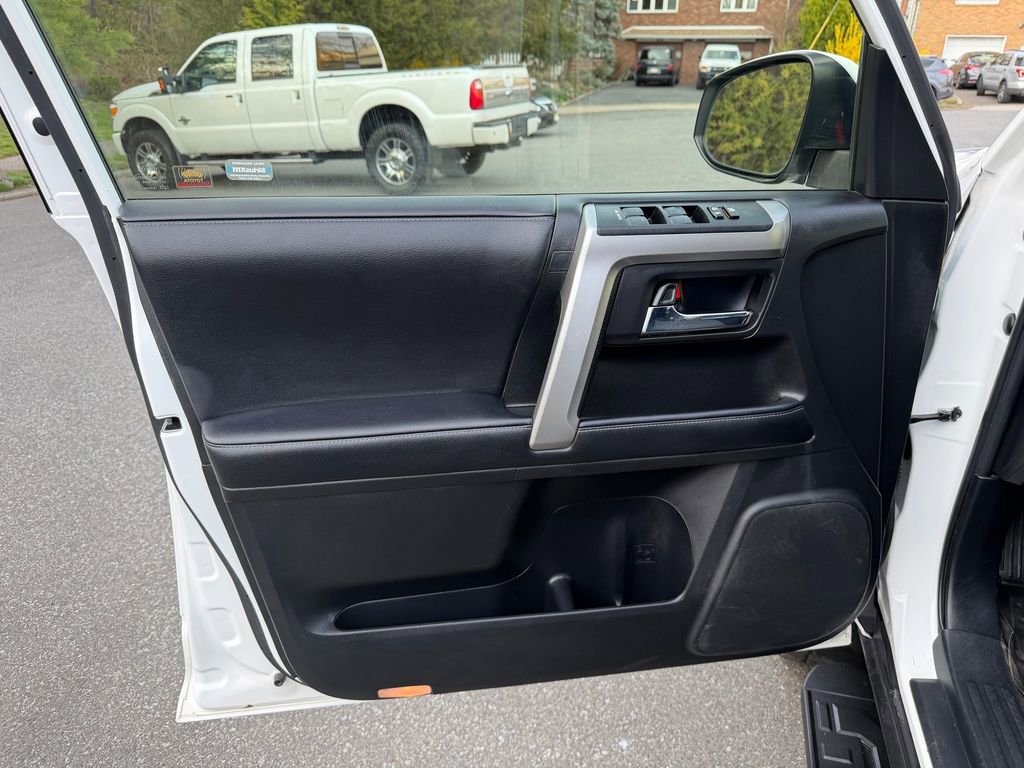 Used 2020 Toyota 4Runner SR5 AWD/4WD image 11