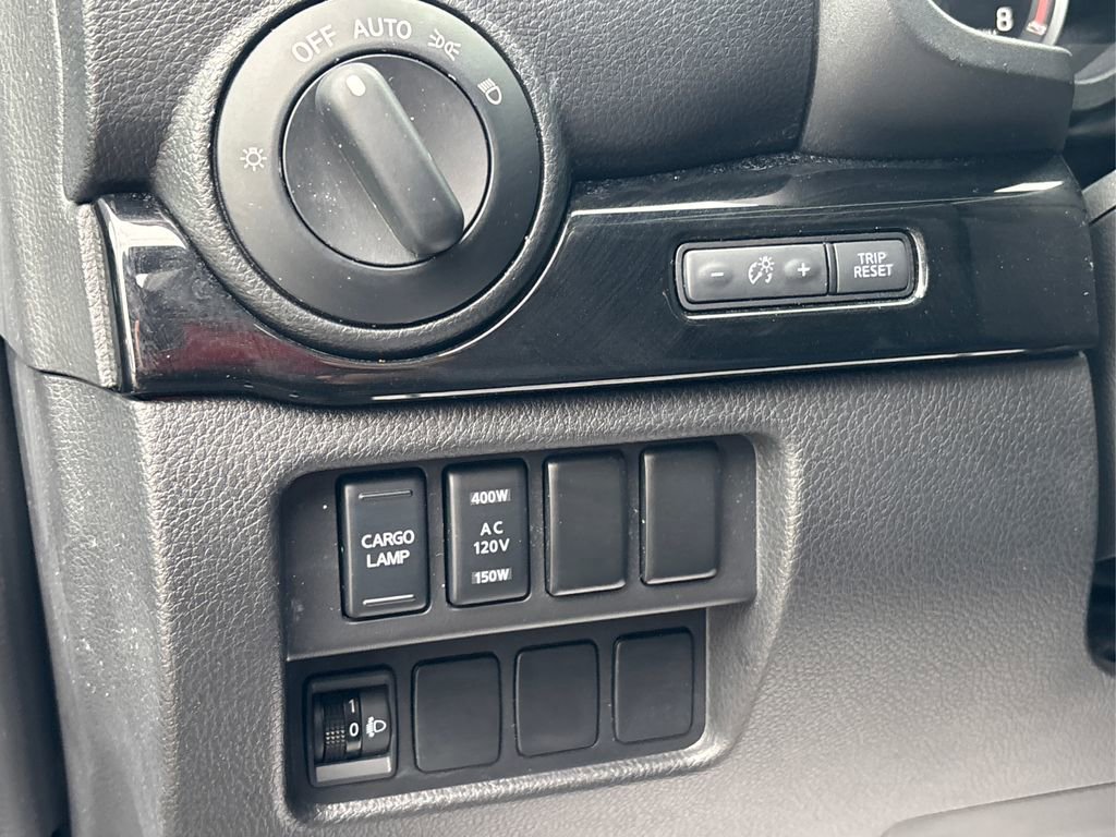 Used 2024 Nissan Titan SV w/ SV Convenience Package image 37