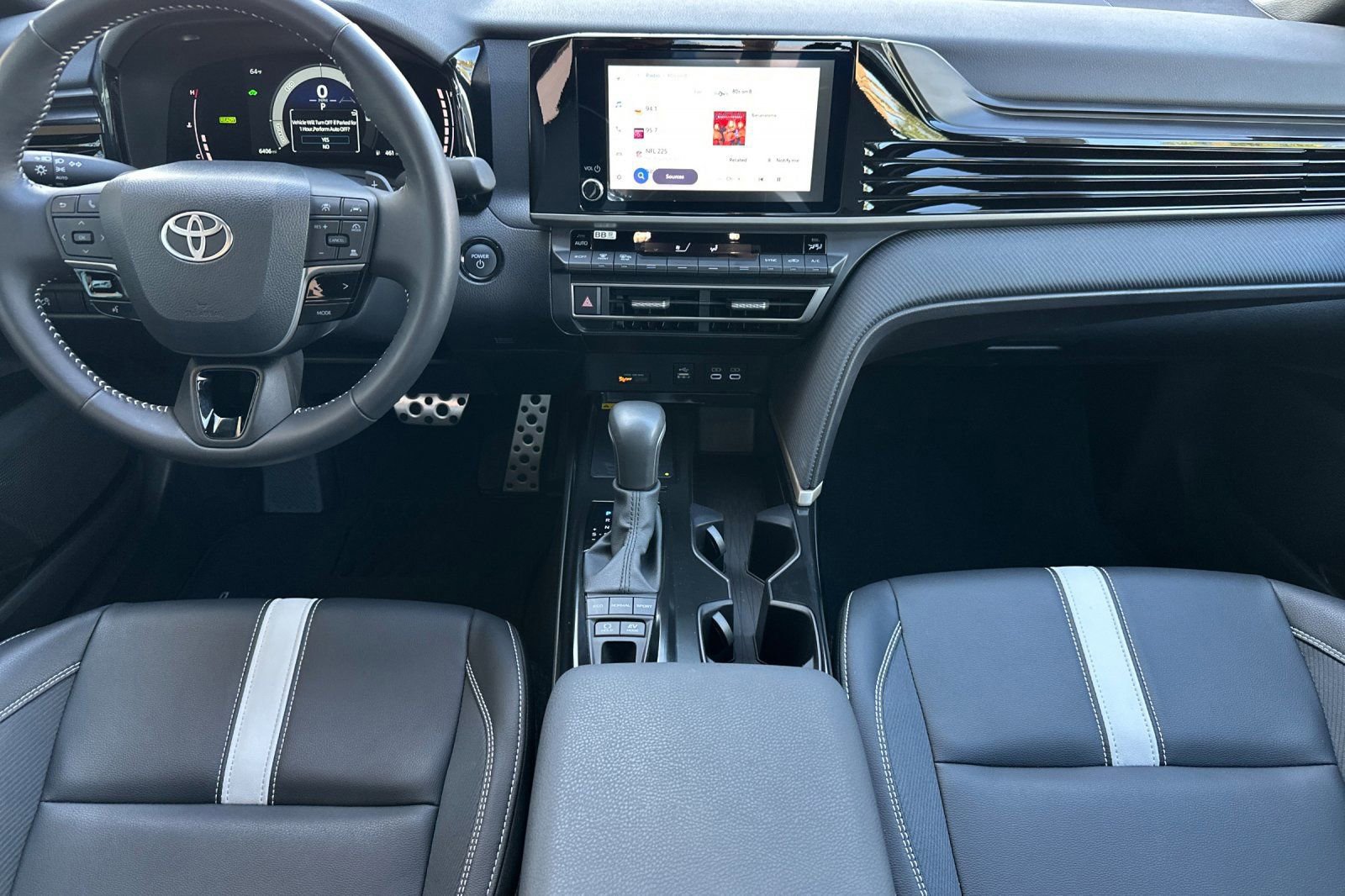 Used 2025 Toyota Camry SE image 14