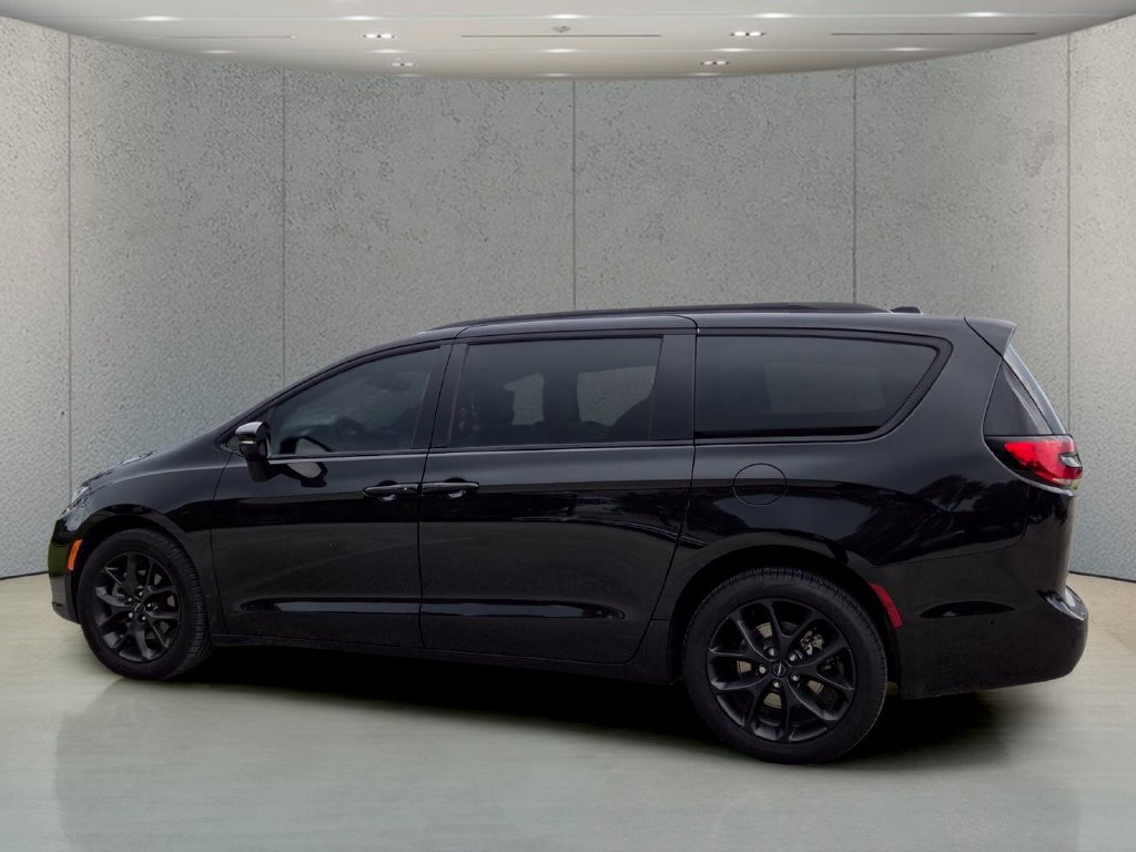 Used 2023 Chrysler Pacifica Limited w/ S Appearance Package AWD/4WD image 9