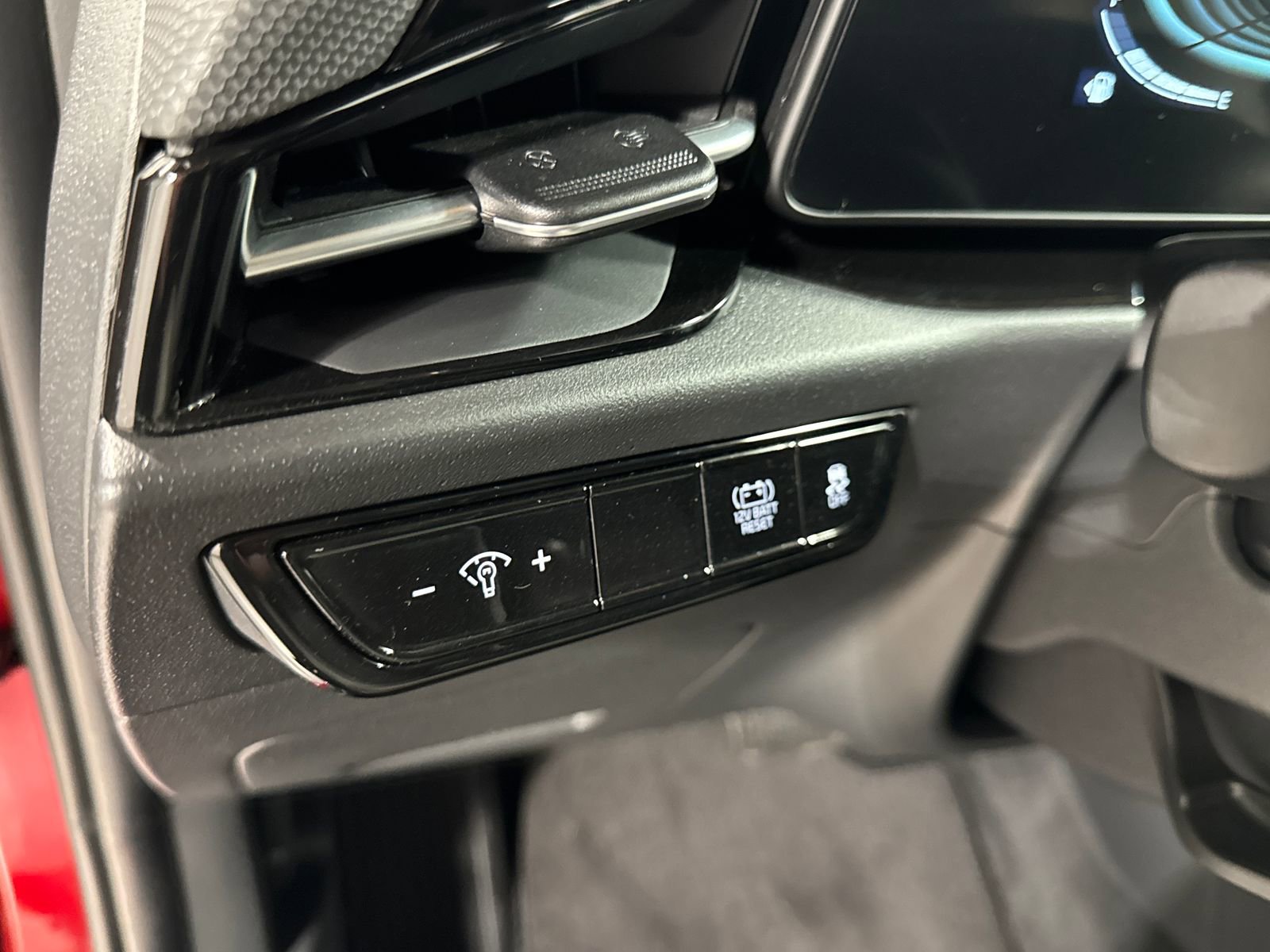 Certified 2023 Kia Niro EX image 17