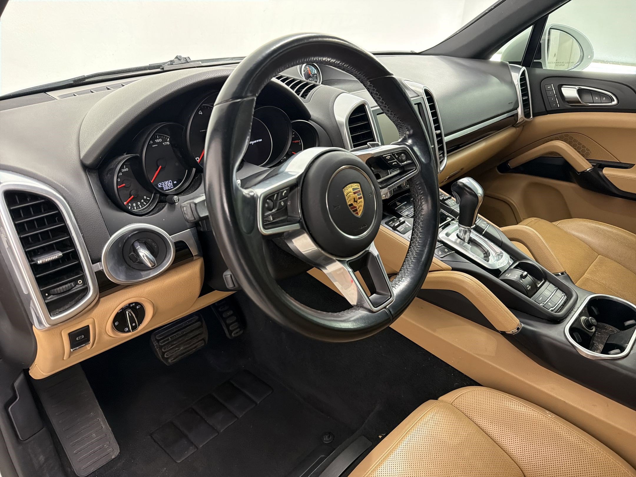 Used 2016 Porsche Cayenne AWD/4WD image 4