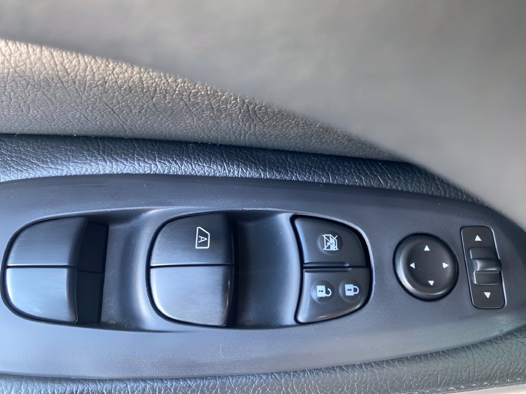 Used 2015 Nissan Pathfinder S FWD image 11