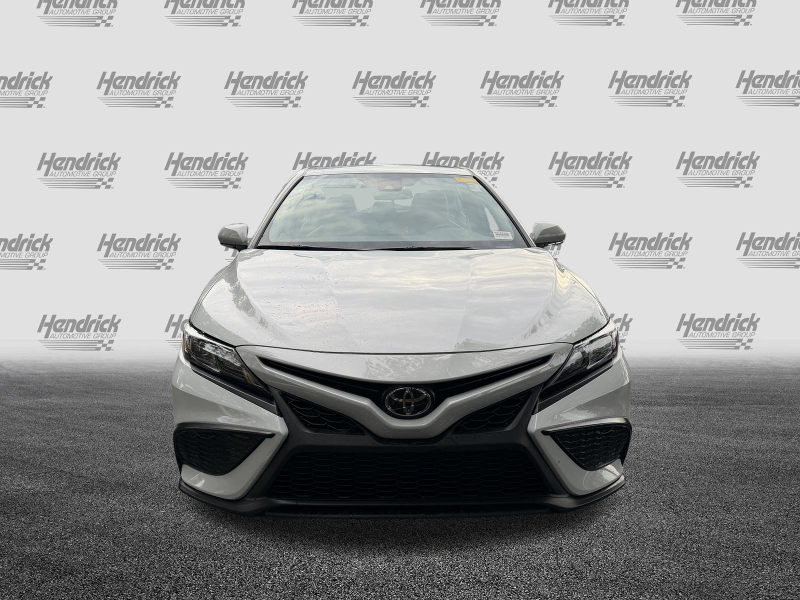 Used 2023 Toyota Camry SE FWD image 3
