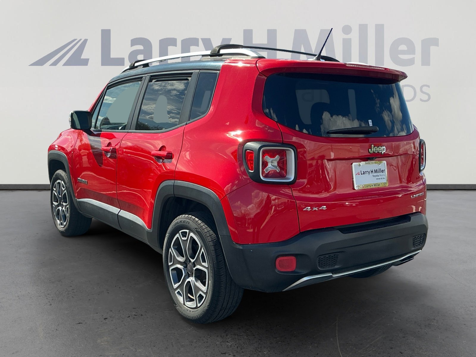 Used 2016 Jeep Renegade Limited image 3