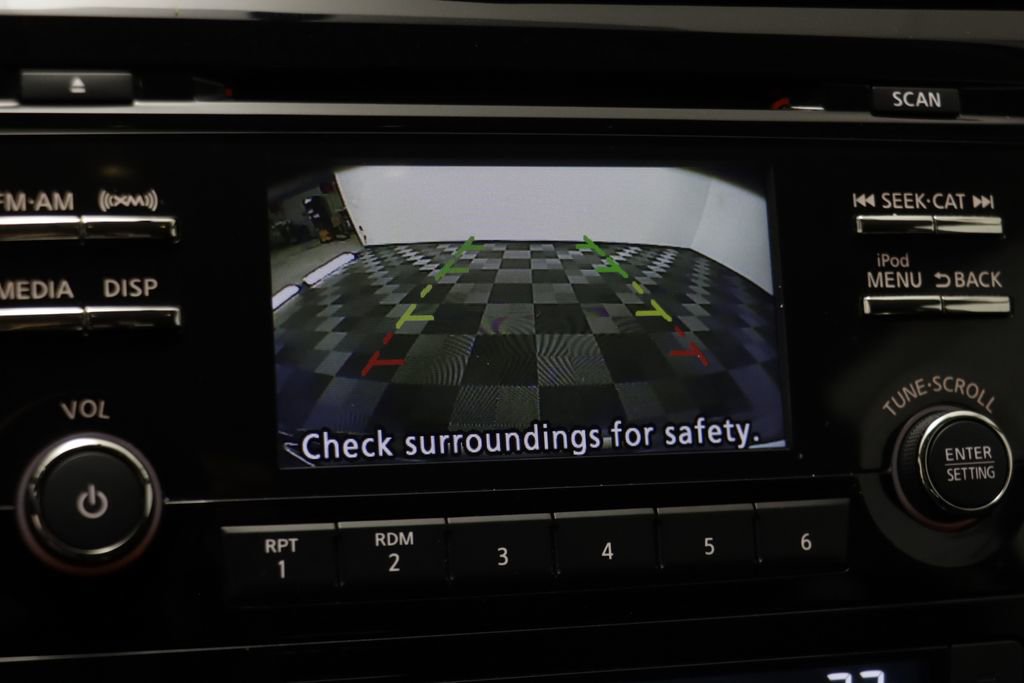 Used 2017 Nissan Rogue SV image 9