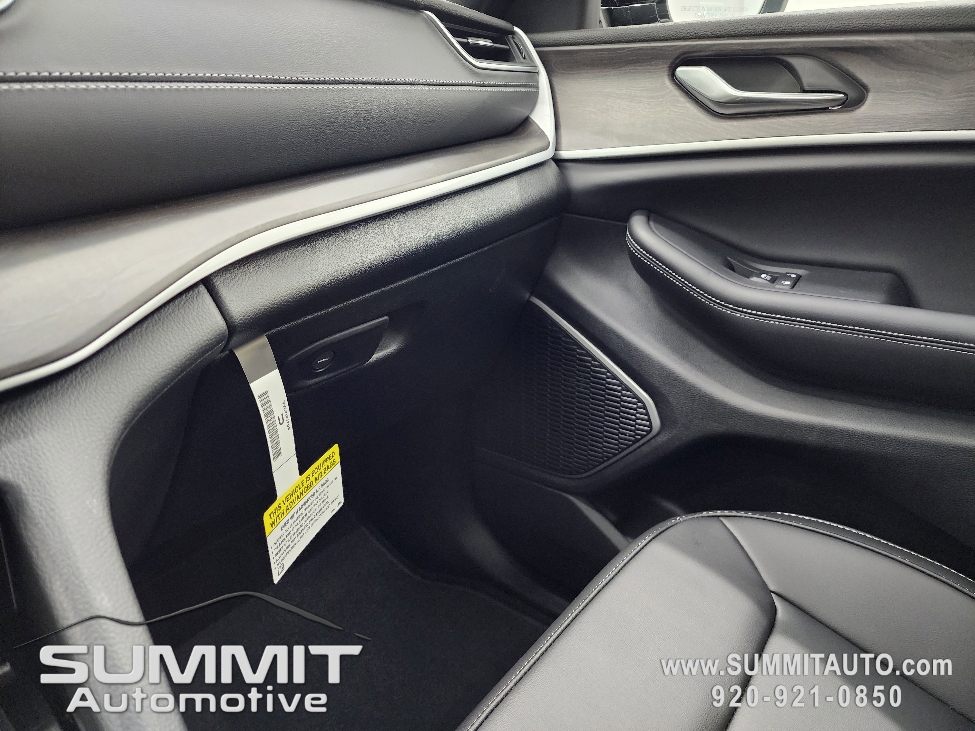 New 2025 Jeep Grand Cherokee Limited w/ Black Appearance Package image 14