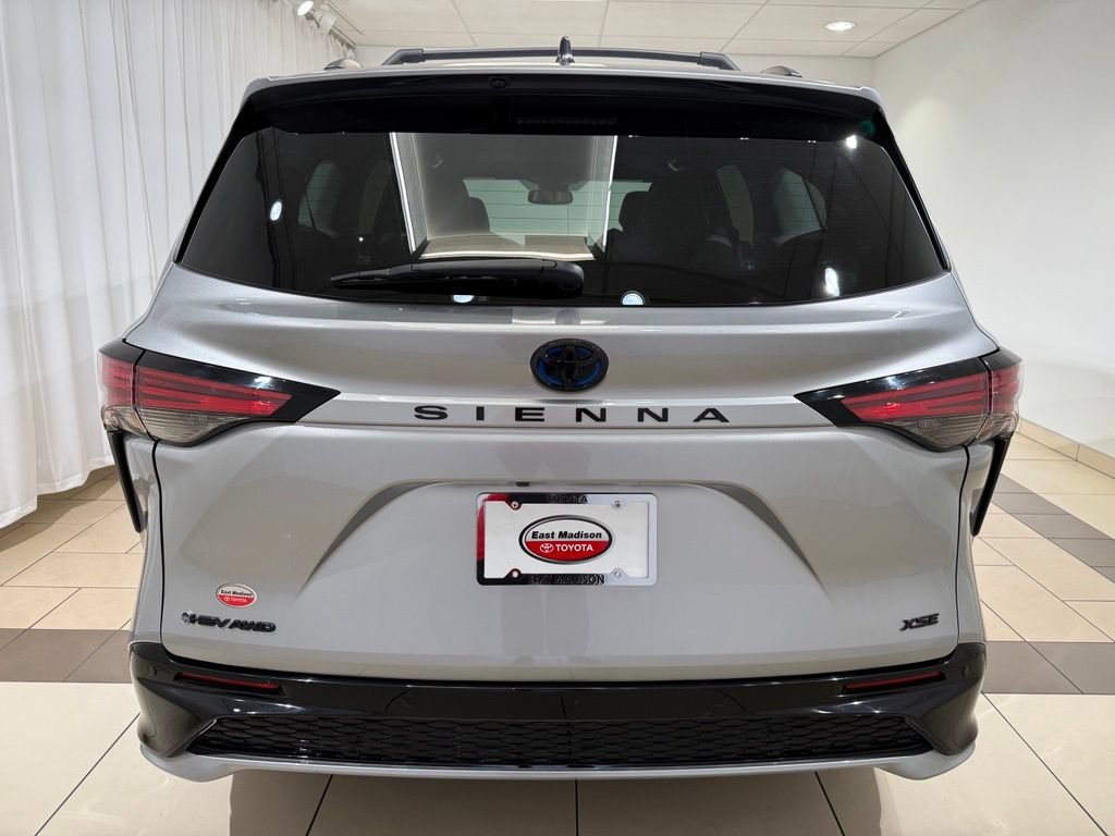 Used 2025 Toyota Sienna XSE w/ XSE Plus Package AWD/4WD image 4
