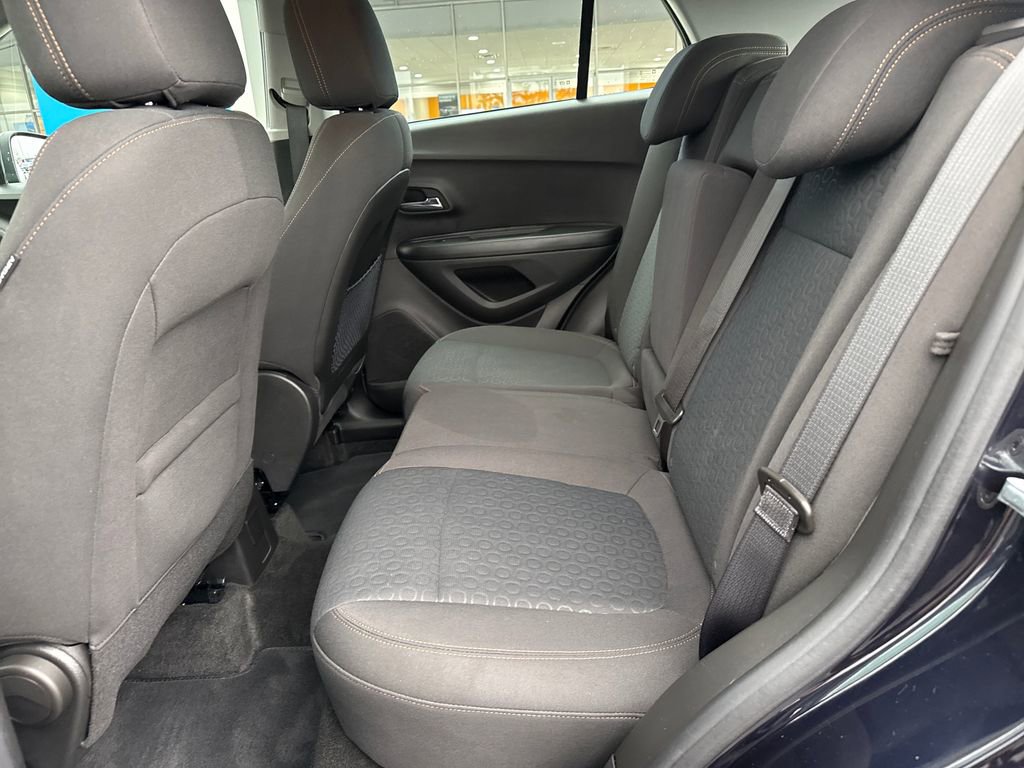 Used 2021 Chevrolet Trax LS image 28