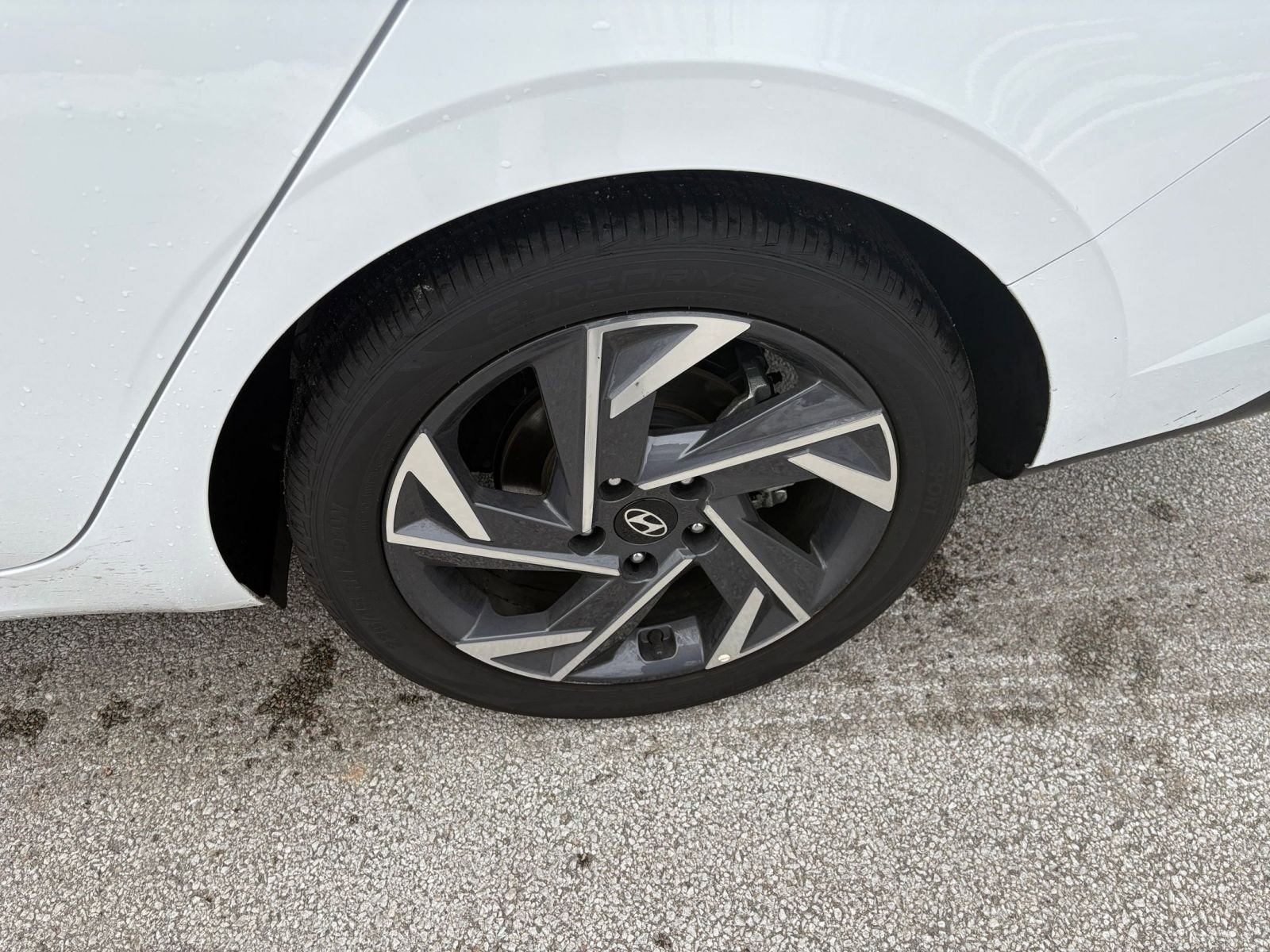 Used 2025 Hyundai Elantra Limited image 31