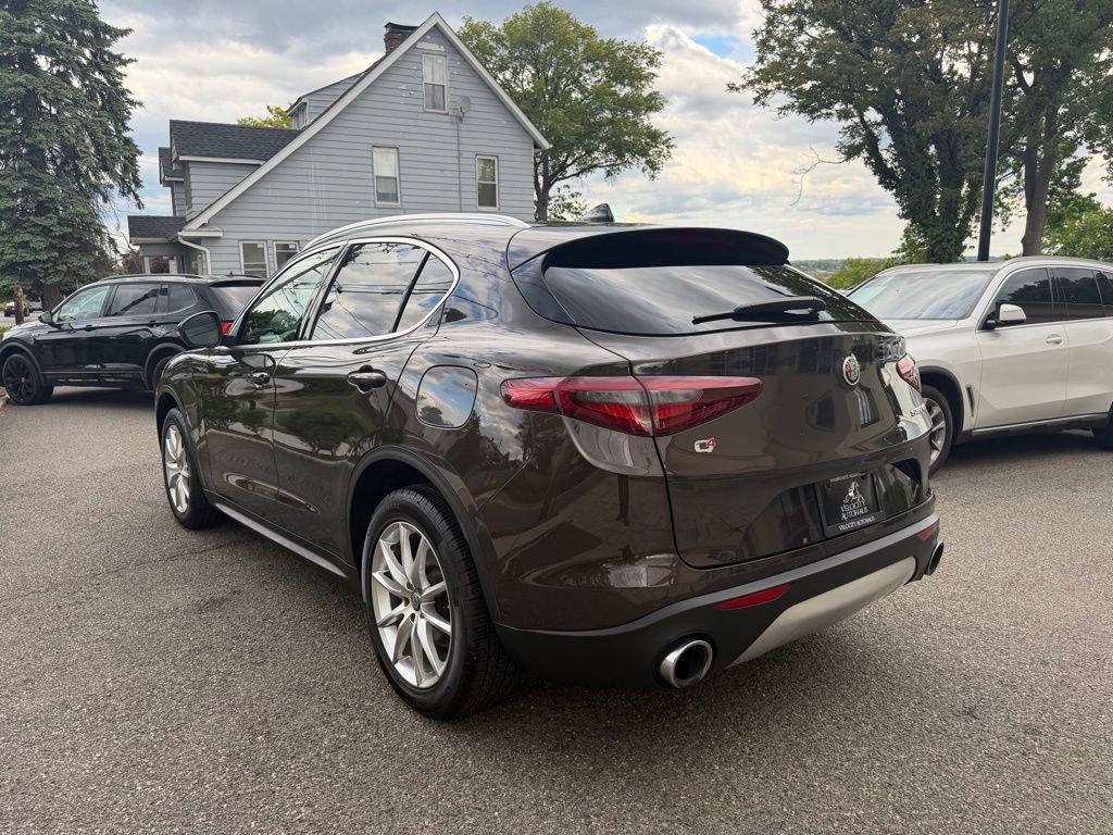 Used 2019 Alfa Romeo Stelvio Ti Lusso w/ Quick Order Package 22X Lusso AWD/4WD image 5