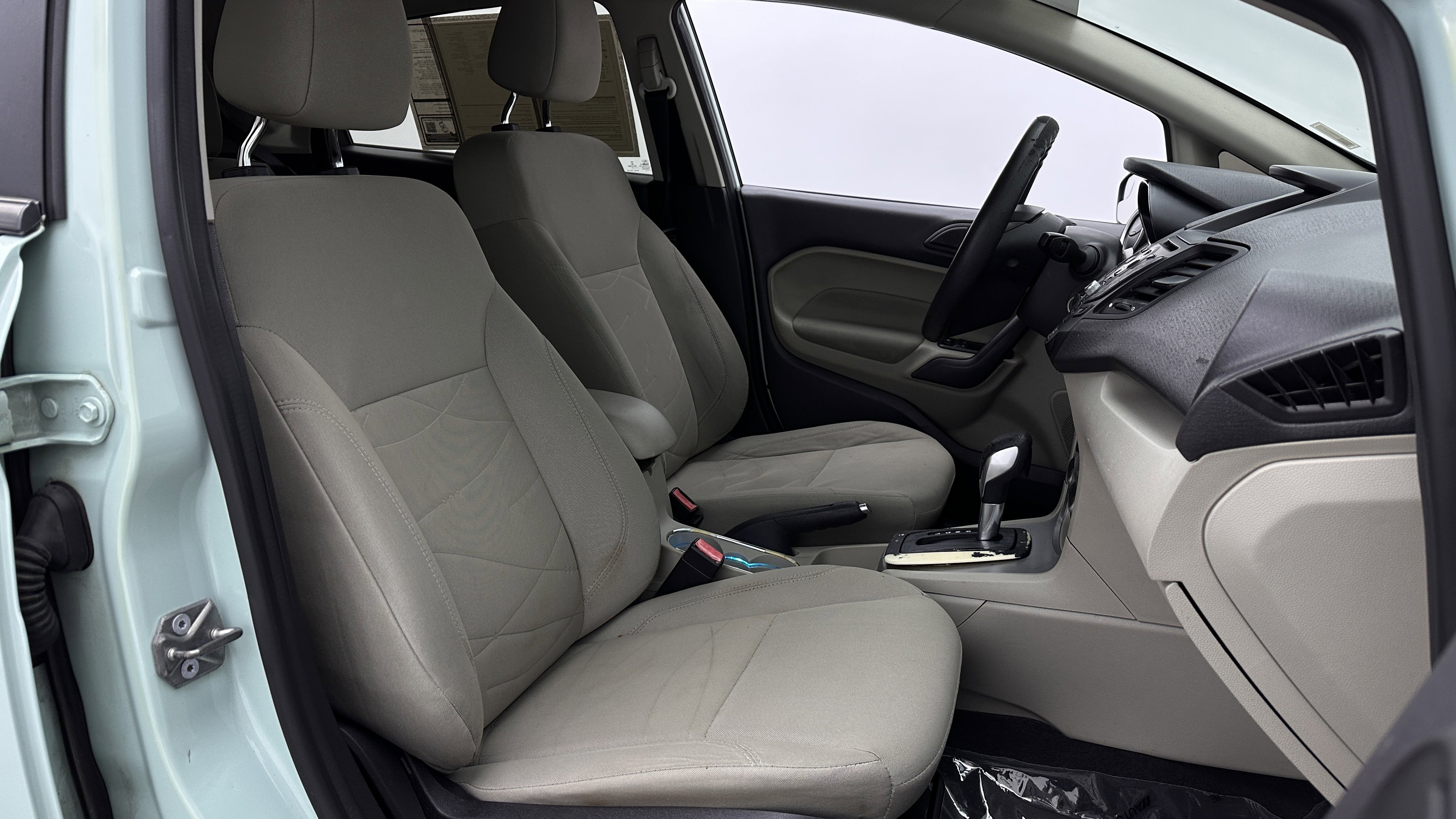 Used 2017 Ford Fiesta SE image 32