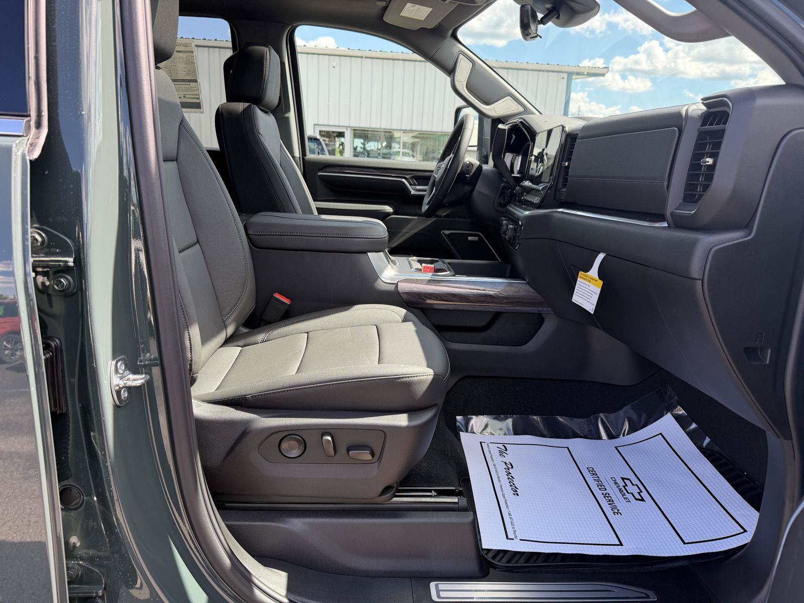 New 2026 Chevrolet Silverado 2500 LTZ w/ LTZ Premium Package AWD/4WD image 23