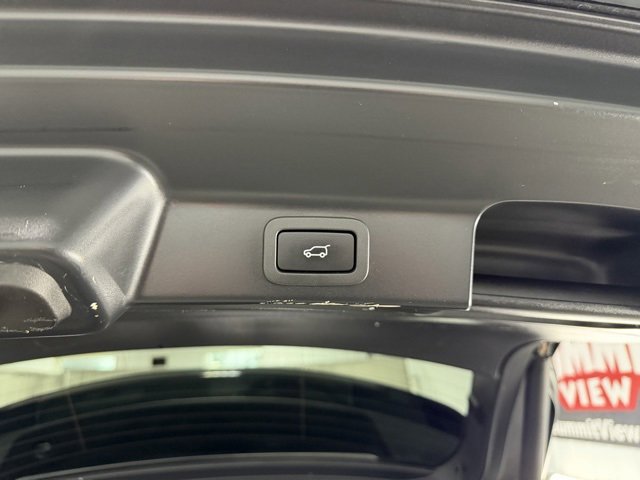 Used 2019 Jaguar F-PACE Premium image 10