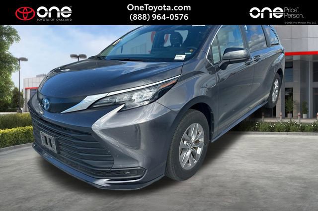 Used 2025 Toyota Sienna LE