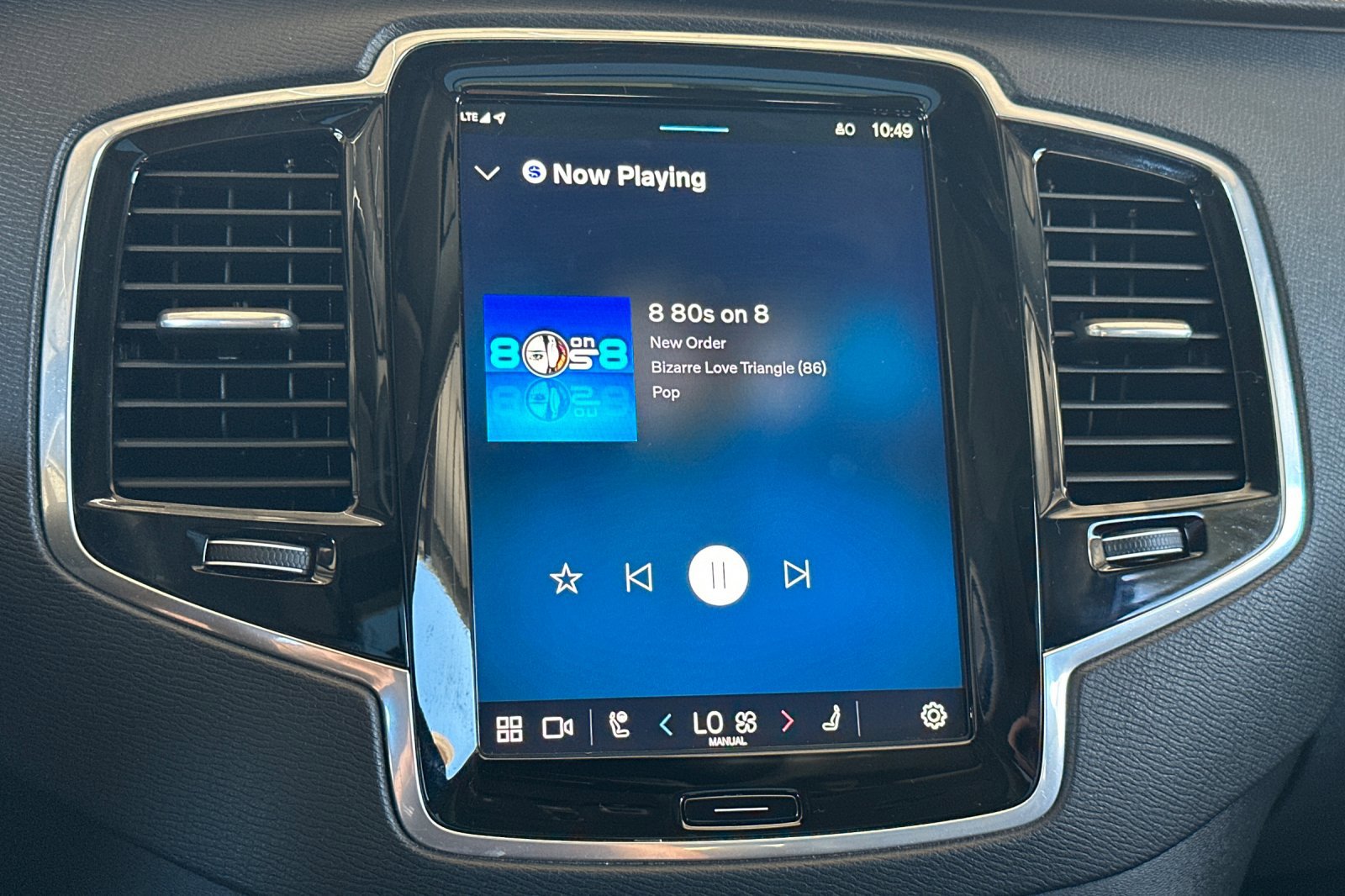 Certified 2025 Volvo XC90 B6 Plus image 22